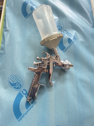 Like new iwata spray - new, gun